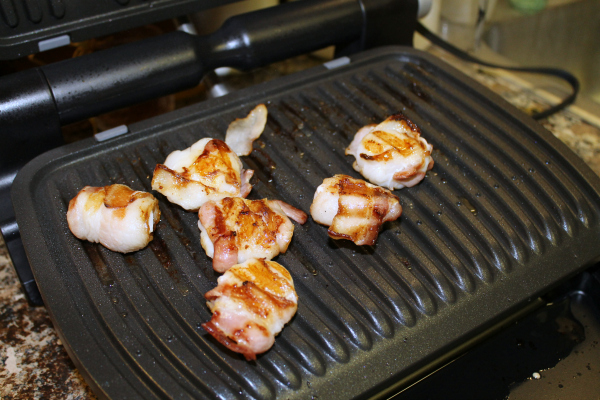 https://www.lifewithlisa.com/wp-content/uploads/2013/10/Bacon-Wrapped-Scallops.jpg